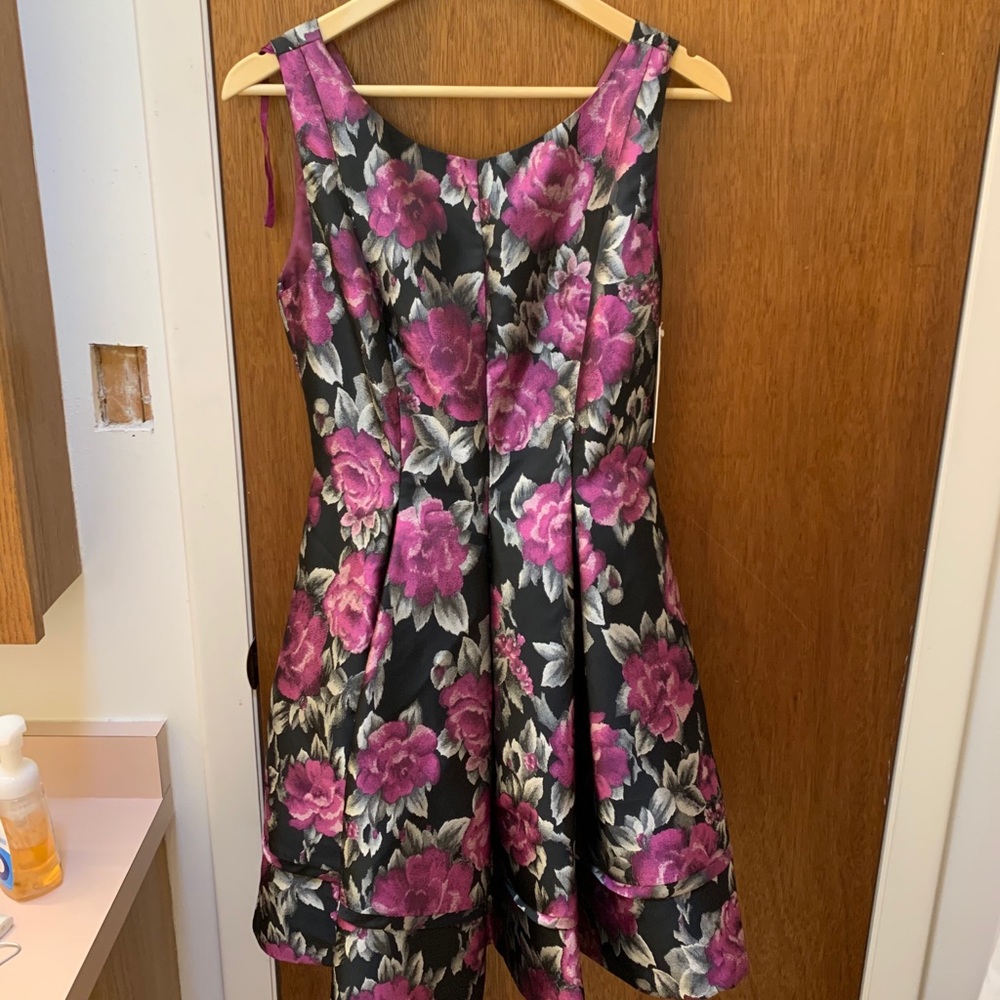 Eliza J missy dress size 6 NWT